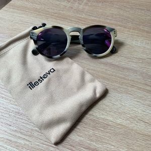 Illesteva Leonard Sunglasses in Horn